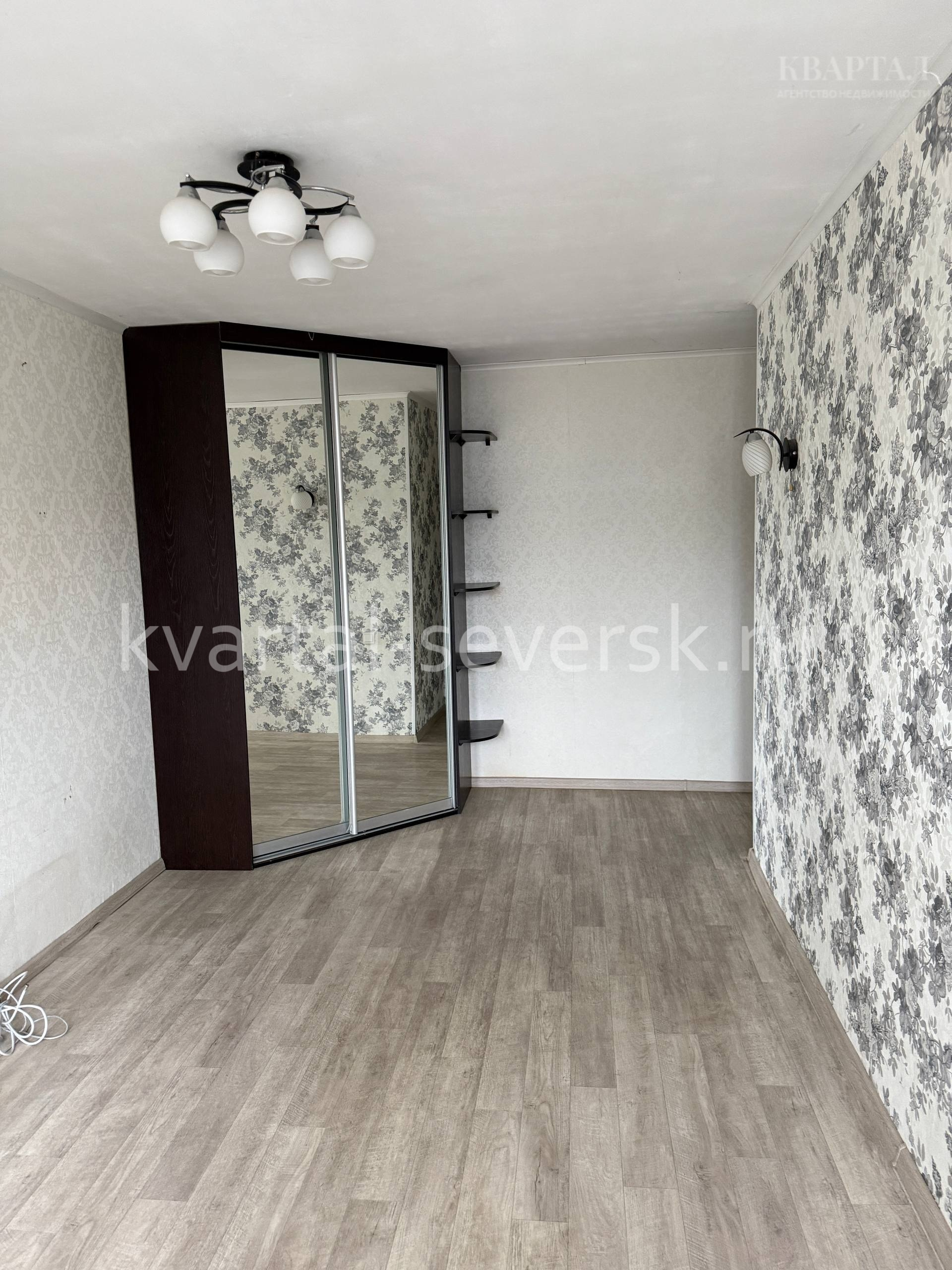 2 к. квартира в г. Северске на ул. Калинина, д. 97 —  41.9 м², 5/5 эт.