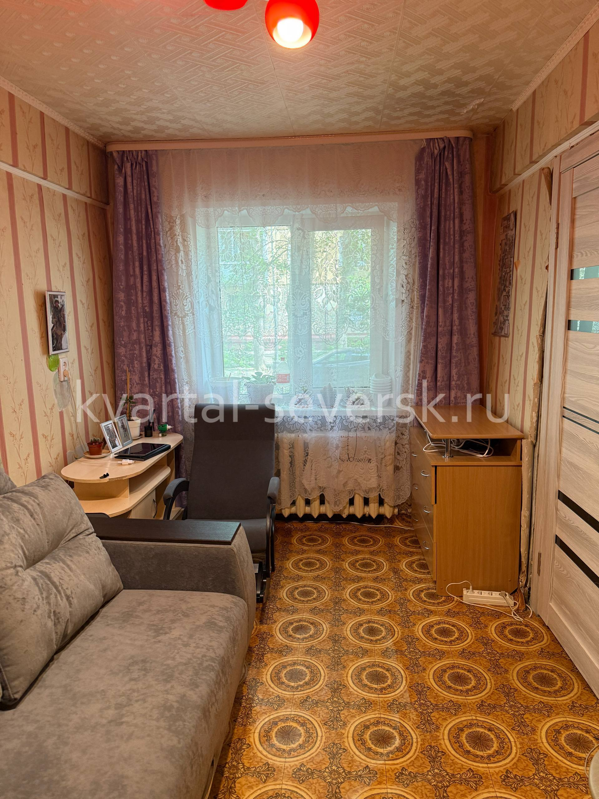 Продажа 3 к. квартиры в г. Северске на ул. Крупской, д. 8 — 54 м², 1/5 эт.