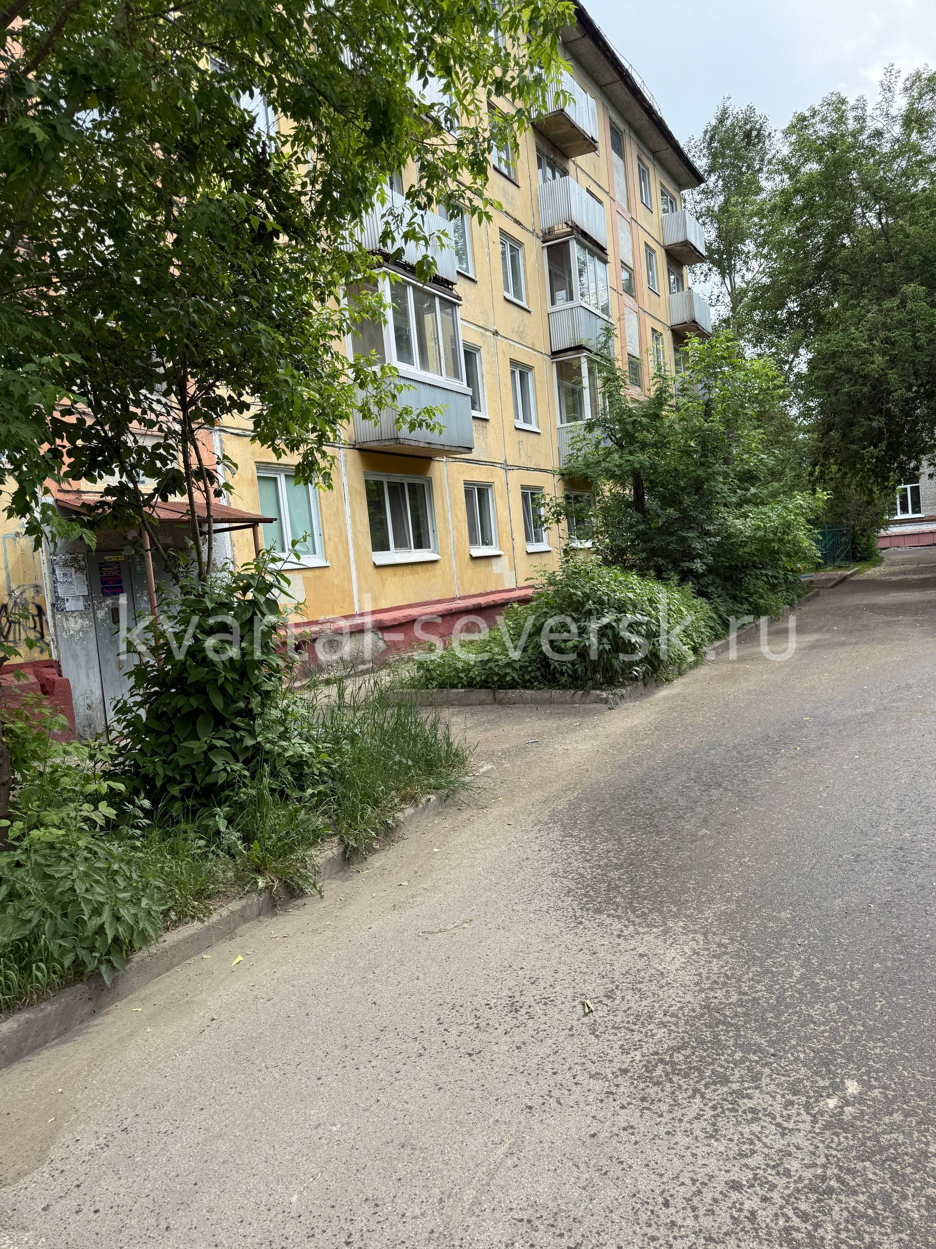 Продажа 3 к. квартиры в г. Северске на ул. Крупской, д. 8 — 54 м², 1/5 эт.