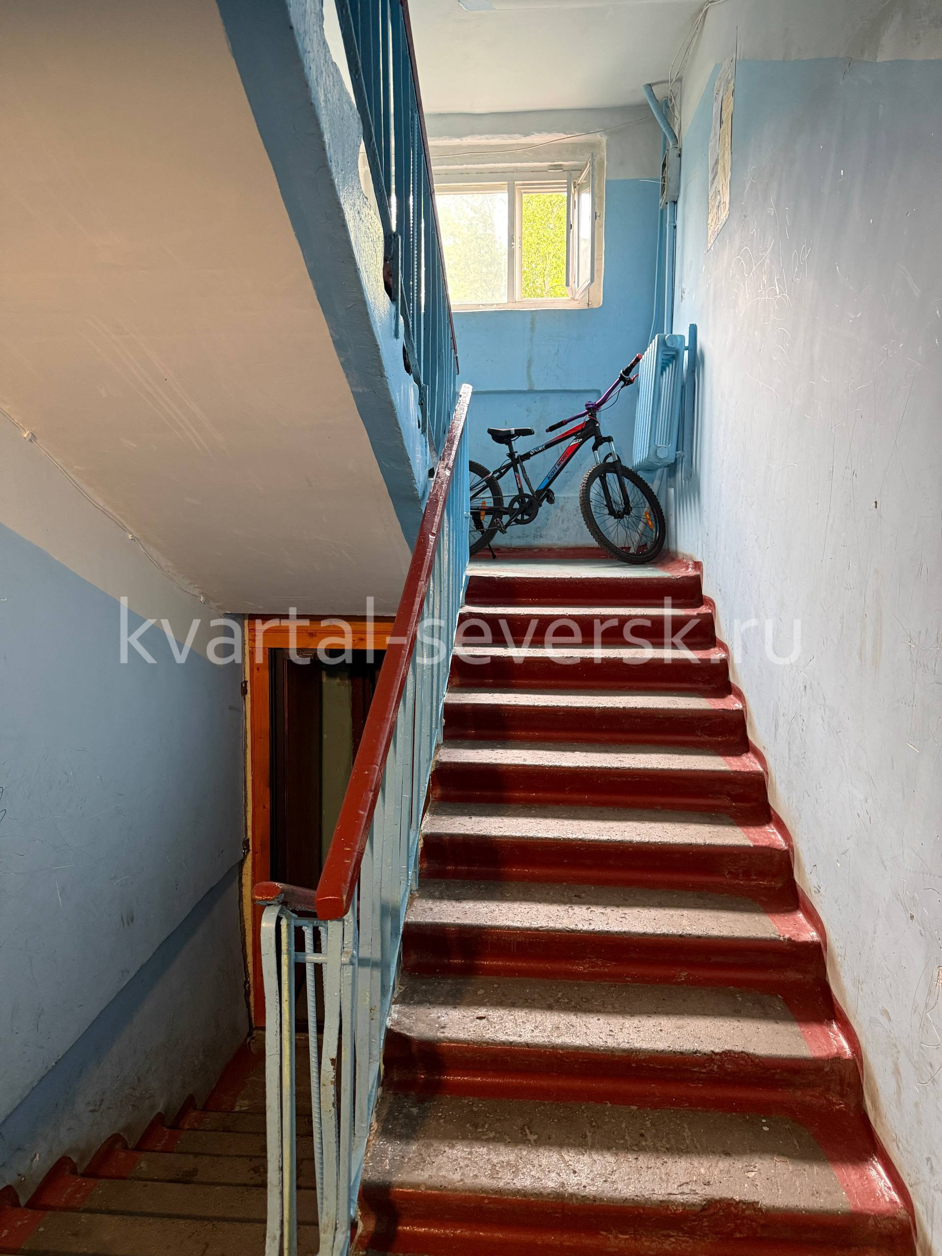 Продажа 3 к. квартиры в г. Северске на ул. Крупской, д. 8 — 54 м², 1/5 эт.